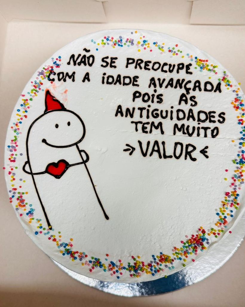Bolo personalizado com mensagem